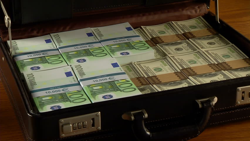 Чемодан с деньгами рубли