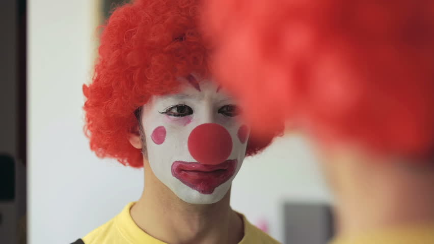 clown putting away his wig: mirror, Royalty-Free Stock Footage #6554804