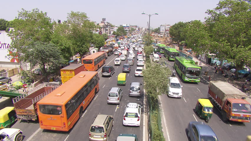 COGESTED ROAD,CRAWLING TRAFFIC IN INDIA