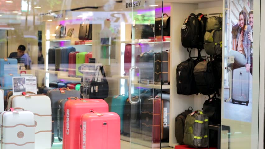 delsey luggage outlet