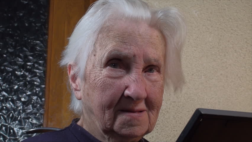 what to buy a 98 year old woman