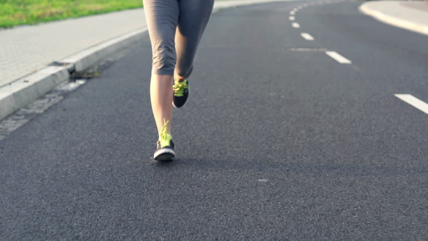 runner in road