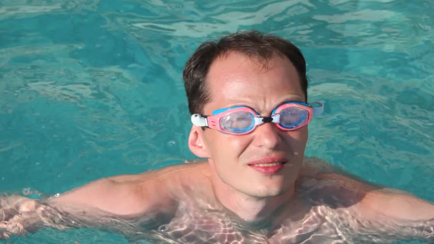 goggles in swimming