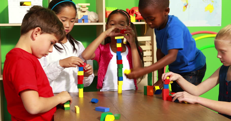 children building with blocks