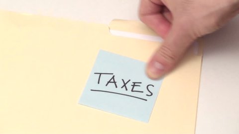 Taxes post it note