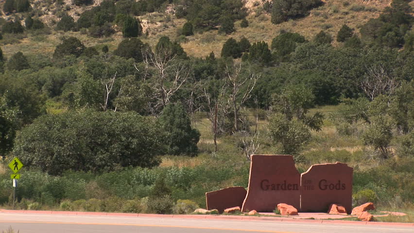 Garden of the Gods - zoom out from sign