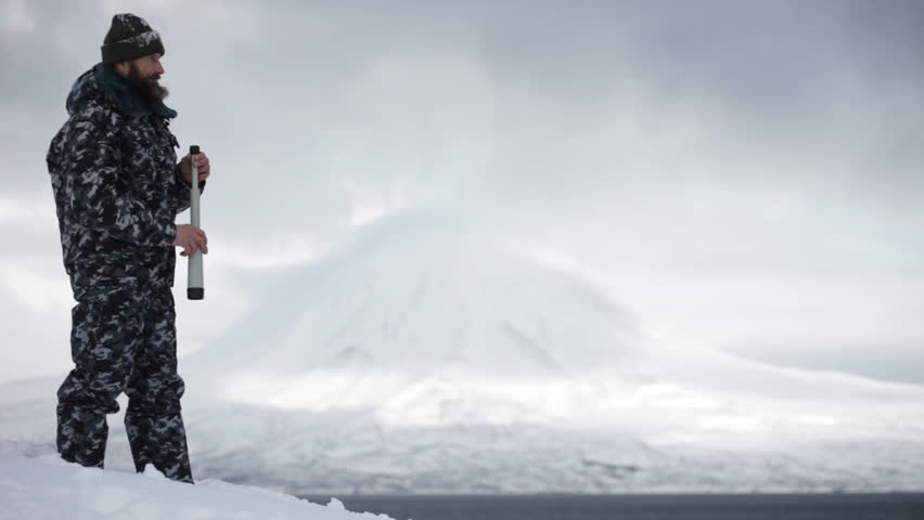 The traveler, the frozen man