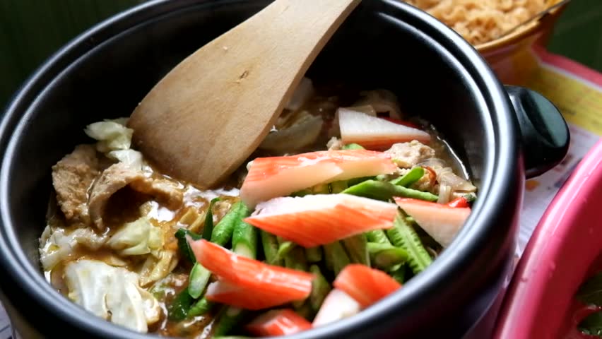 Cooking  noodles with vegetables