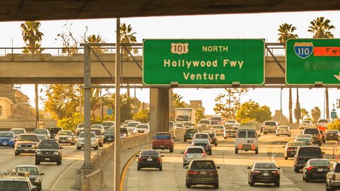 Zoom Out Hollywood Freeway Sign to Sunset Sunrise Timelapse Rush Hour Traffic วิดีโอสต็อก