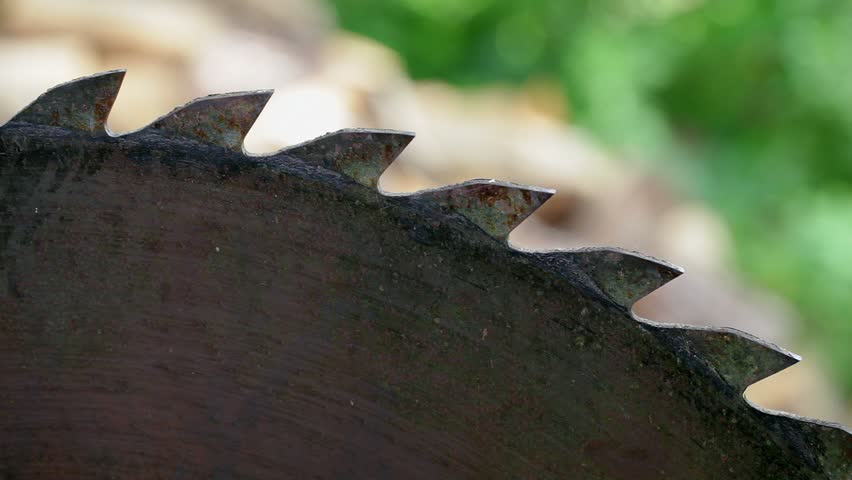 Circular saw start working