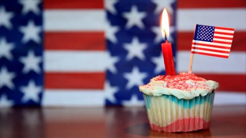 Happy Birthday USA cupcake (right) Stock-video