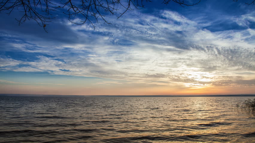 4K Ultra HD (4096 x 2304 px): Clouds on the Great sky over lake time lapse