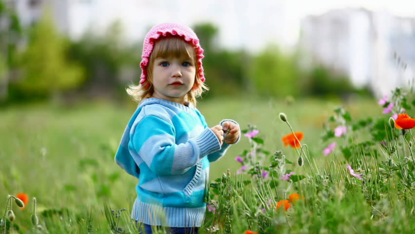 Child in a field of poppies near the laughs-2_1
