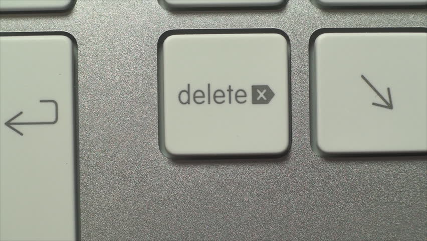 Получите стоковое видео «Hand Pushing Delete Key On White» продолжительност...