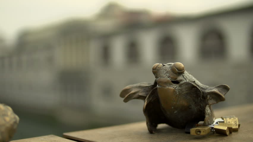 Small statues on the bridge
