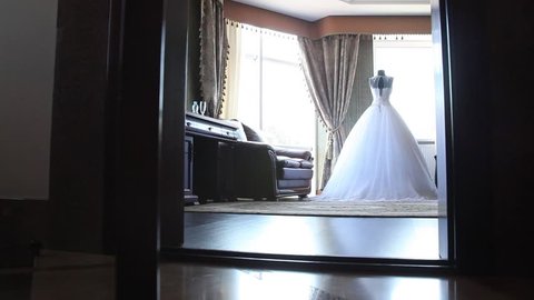 Wedding dress, offer, hotel, doors open