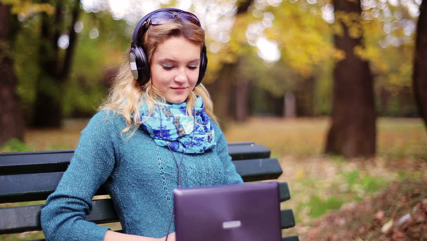 Listening computers. Pretty girl listen.