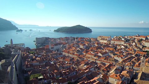 Dubrovnik, Croatia received 851,311 arrivals between January 1st and November 30th 2014 – a 12% annual increase. This is aerial, drone footage of Dubrovnik, recently made famous by Game of Thrones.
