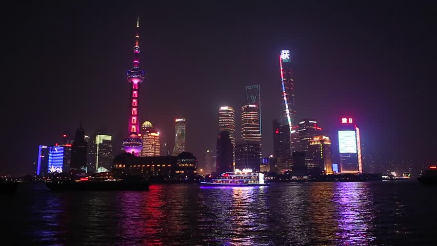 The bund , shanghai lighting show for new year 2015 celebration at night time ( 28 december 2014 )