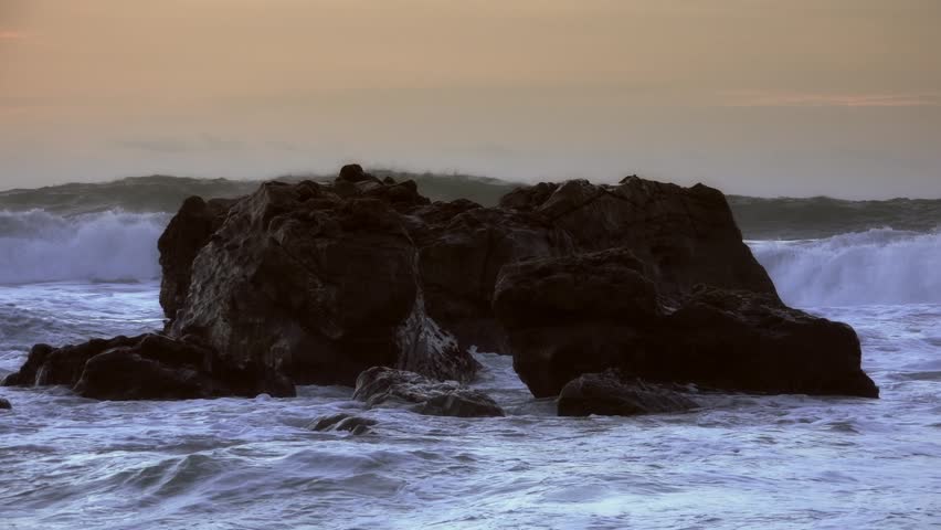 Waves splashing rocks in Big Sur - 60FPS - 1080p
01761149 - Big wave splash against rocks in the pacific ocean - Big Sur, CA - Full HD