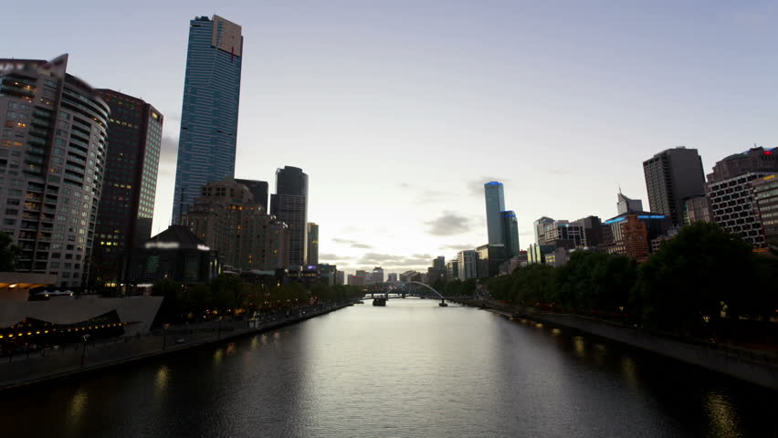 Timelapse video of Melbourne from sunset to night, zooming in