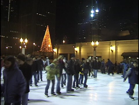 chicago ice skating at millennium park 2