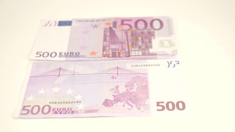 T me euro bill европа европа. 500 Евро купюры на столе. Покажи 500 евро. Евро купюра 500 задняя сторона.