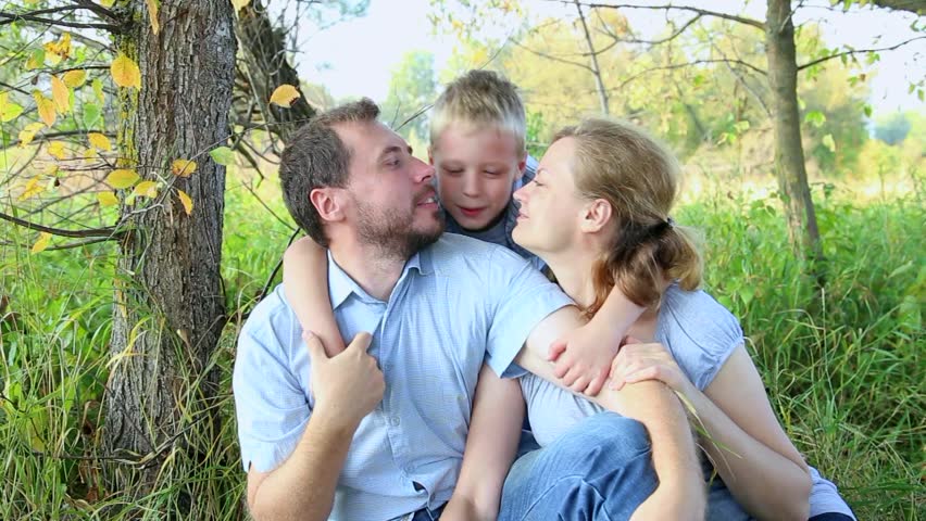 Dating father. Мать отец сын 2 сезон. Mother father glad son 1974. KS father's mother's son's daughters Happy Family feat. DIRTYDANII_69 mother and father.