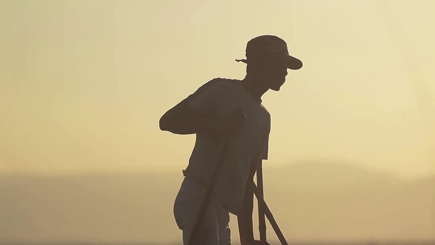 Inle lake fisherman leg rowing