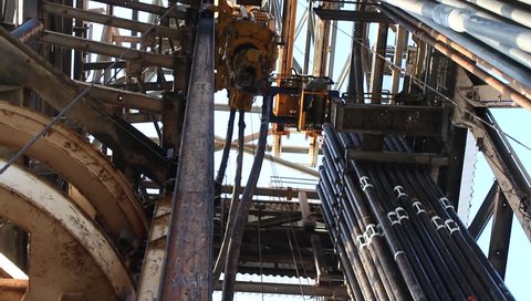 Top Drive System (TDS) Spinning in Oil Rig for Drilling, Tripping and Circulating