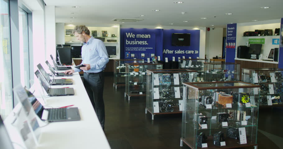 4K Couple shopping in consumer electronics store showroom