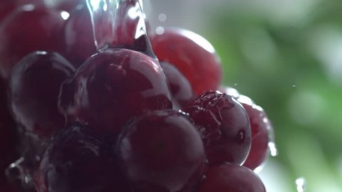 Water splashing on grapes in slow motion; shot on Phantom Flex 4K at 1000 fps 스톡 비디오