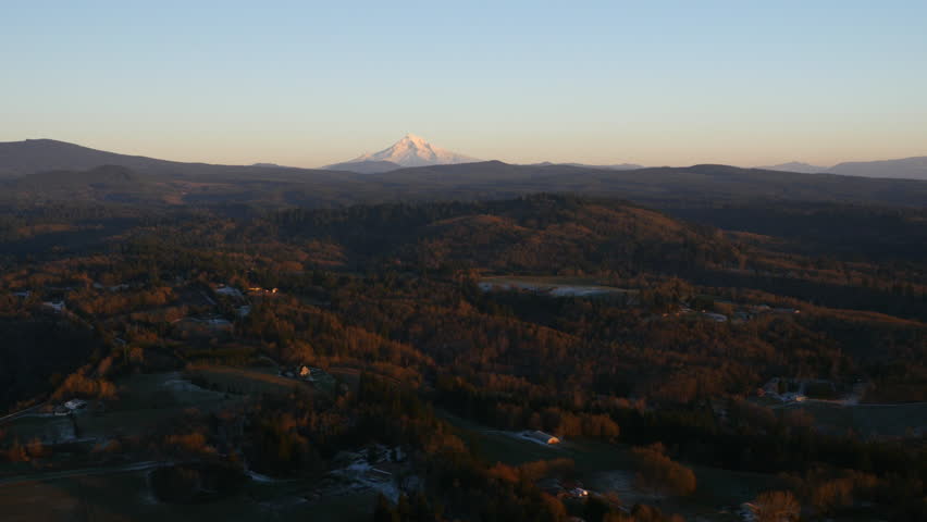 Aerial shot of Mt. Hood, Oregon: 4K Ultra HD