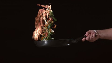Flaming stirfry in slow motion; shot on Phantom Flex 4K at 1000 fps, videoclip de stoc