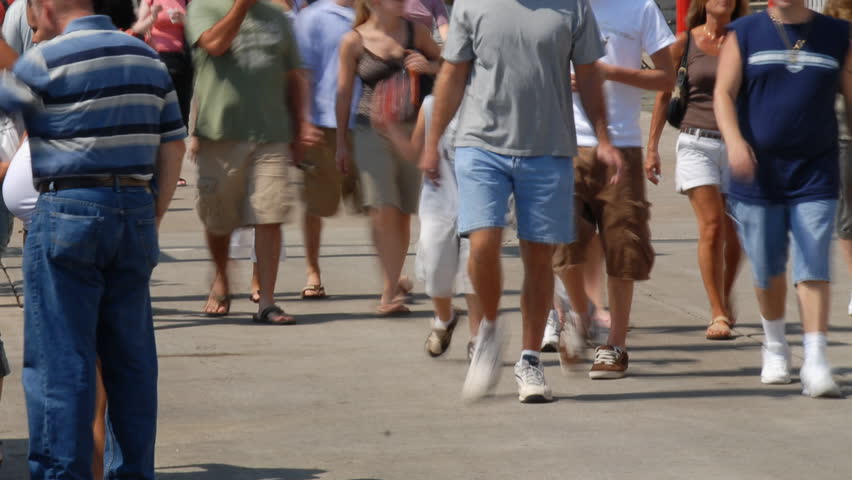 Summertime tourists on crowded sidewalk time lapse