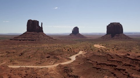 4K Time lapse zoom out tourist entering Monument Valley on a sunny day