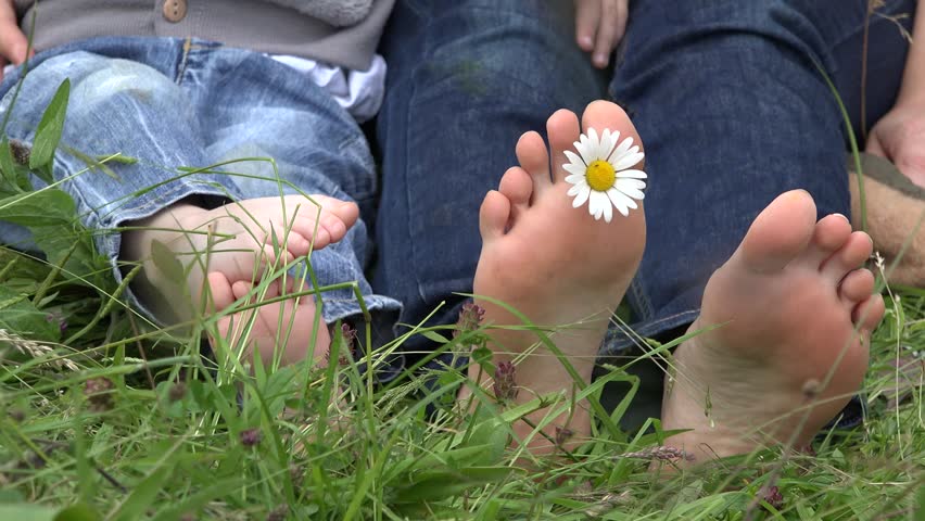 Mothers feet. Daisy Rossbach barefoot. Barefoot mother.