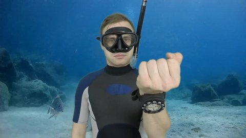 Diving sign- divemaster  shows sing  ASK QUASTIONS  ,also a available on the green screen all of diving sings from course (open water diver)  5   of 11

