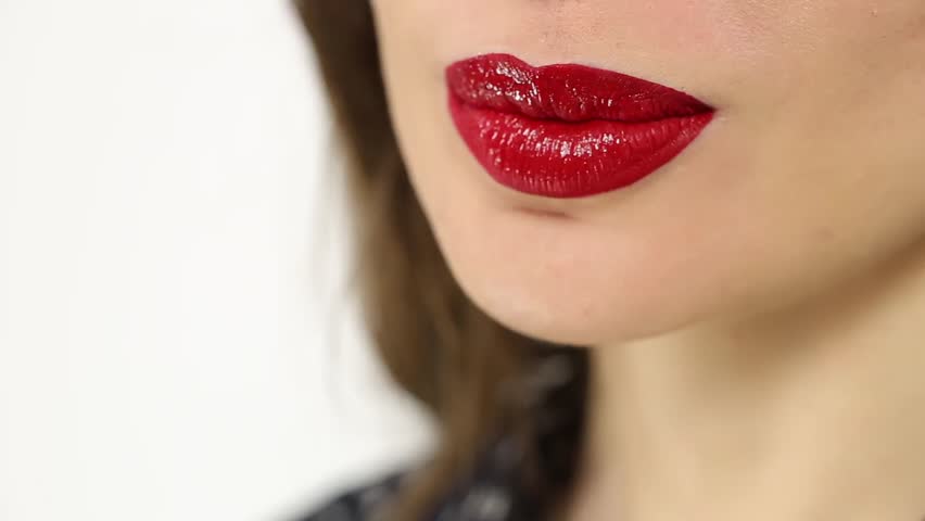 Песня губы алые. Red Lipstick joi. Бренд с красной улыбкой вниз. Алые губы фильм смотреть.