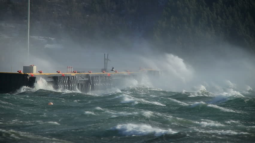 Crashing Waves On Pier Docks, 스톡 동영상 비디오(100% 로열티 프리) 9260789 | Shutterstock