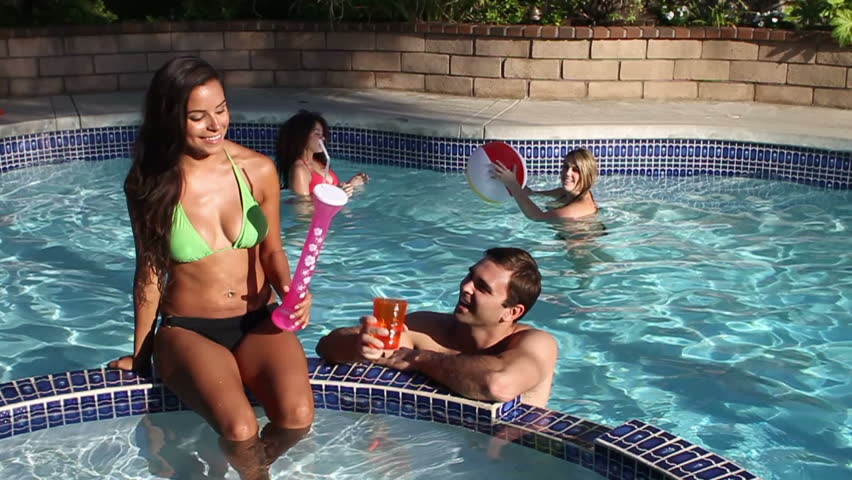 Video Stok young people partying pool spring break (100% Tanpa Royalti) 926...