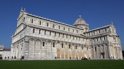 ULTRA HD 4K Timelapse of people enjoy Pisa landmark, iconic place of italian icon by day