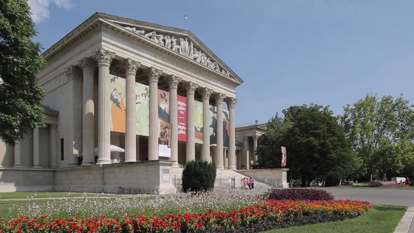 Sz\xED\xA9pm\x81\xB1v\xED\xA9szeti M\xED_zeum (Museum of Fine Arts), Heroes Square Hosok Tere, Budapest, Hungary, Europe