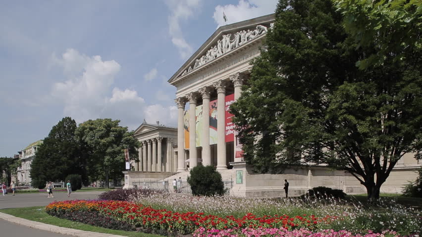 Sz\xED\xA9pm\x81\xB1v\xED\xA9szeti M\xED_zeum (Museum of Fine Arts), Heroes Square Hosok Tere, Budapest, Hungary, Europe