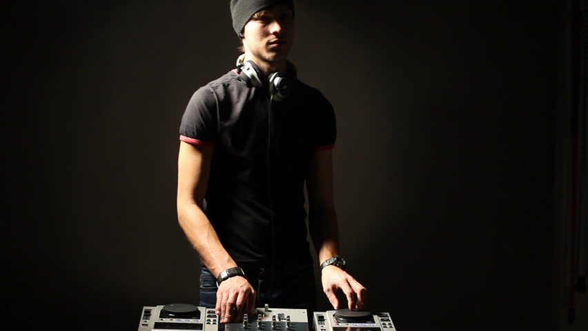 DJ 