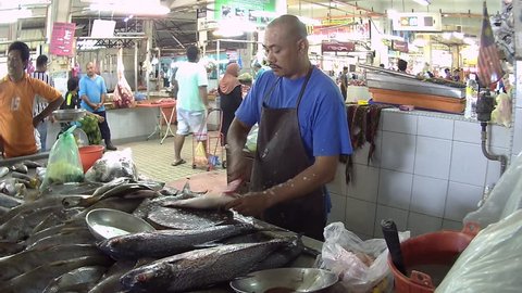 Kedah, Malaysia - 19 march 2015 : The market fish seller is cutting the fish at the Alor Setar Central Market.
