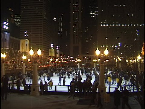 chicago ice skating at millennium park