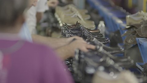 Manufactures Shoes