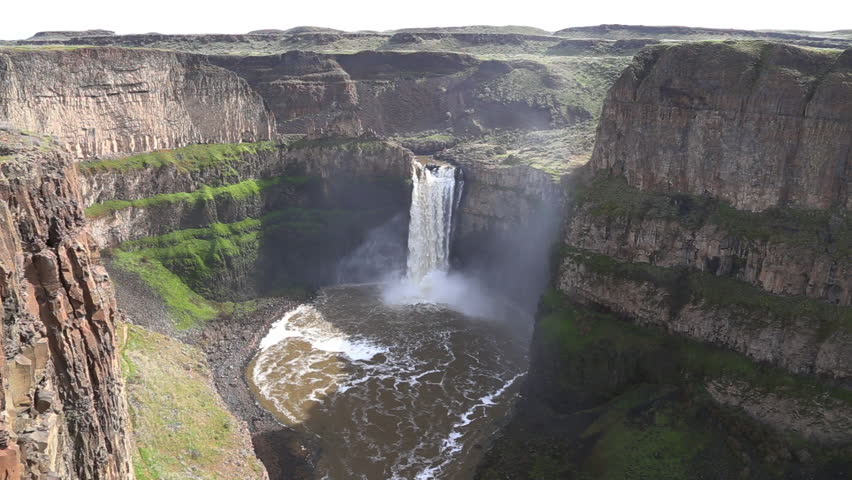 Sunny morning at Palouse Fall in Palouse Falls State Park, eastern Washington State, USA
