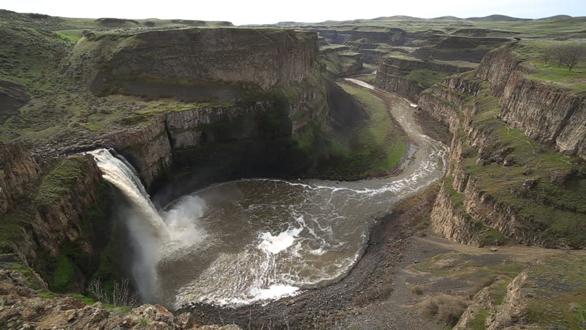 Cloudy afternoon at Palouse Fall in Palouse Falls State Park, eastern Washington State, USA